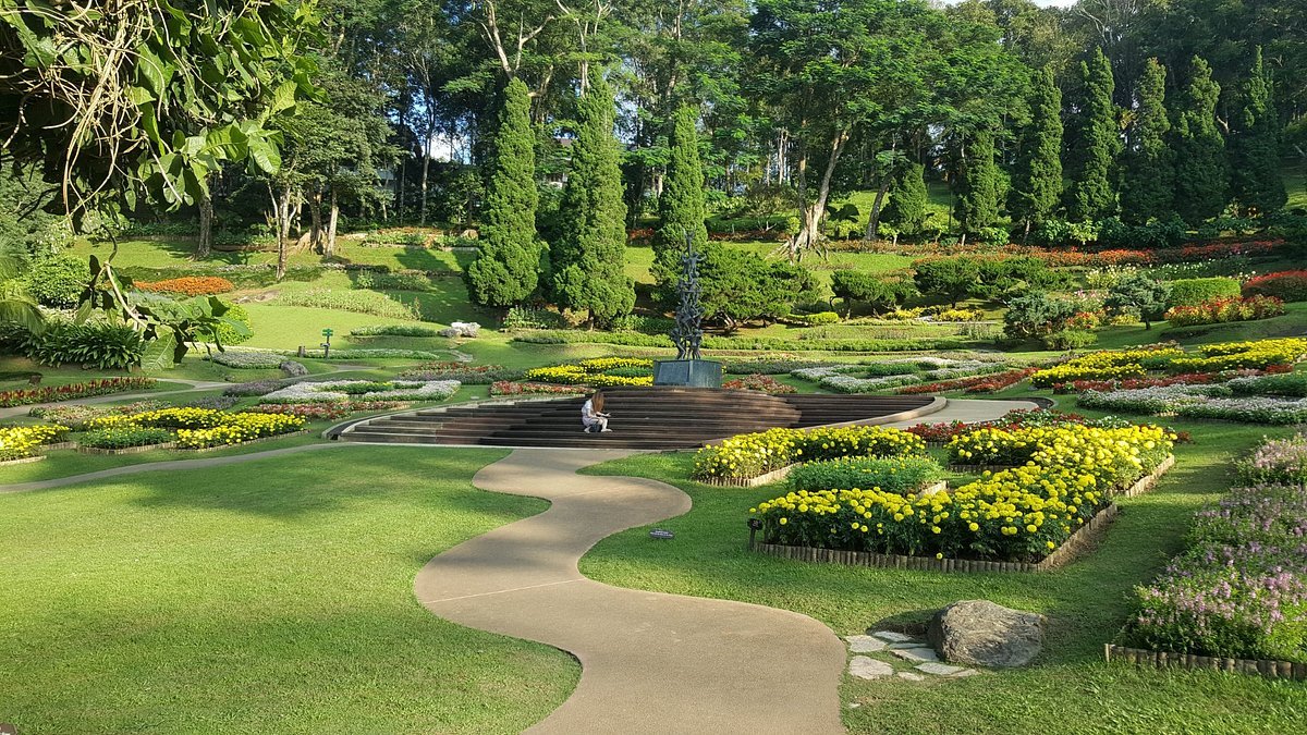 well-manicured-grounds