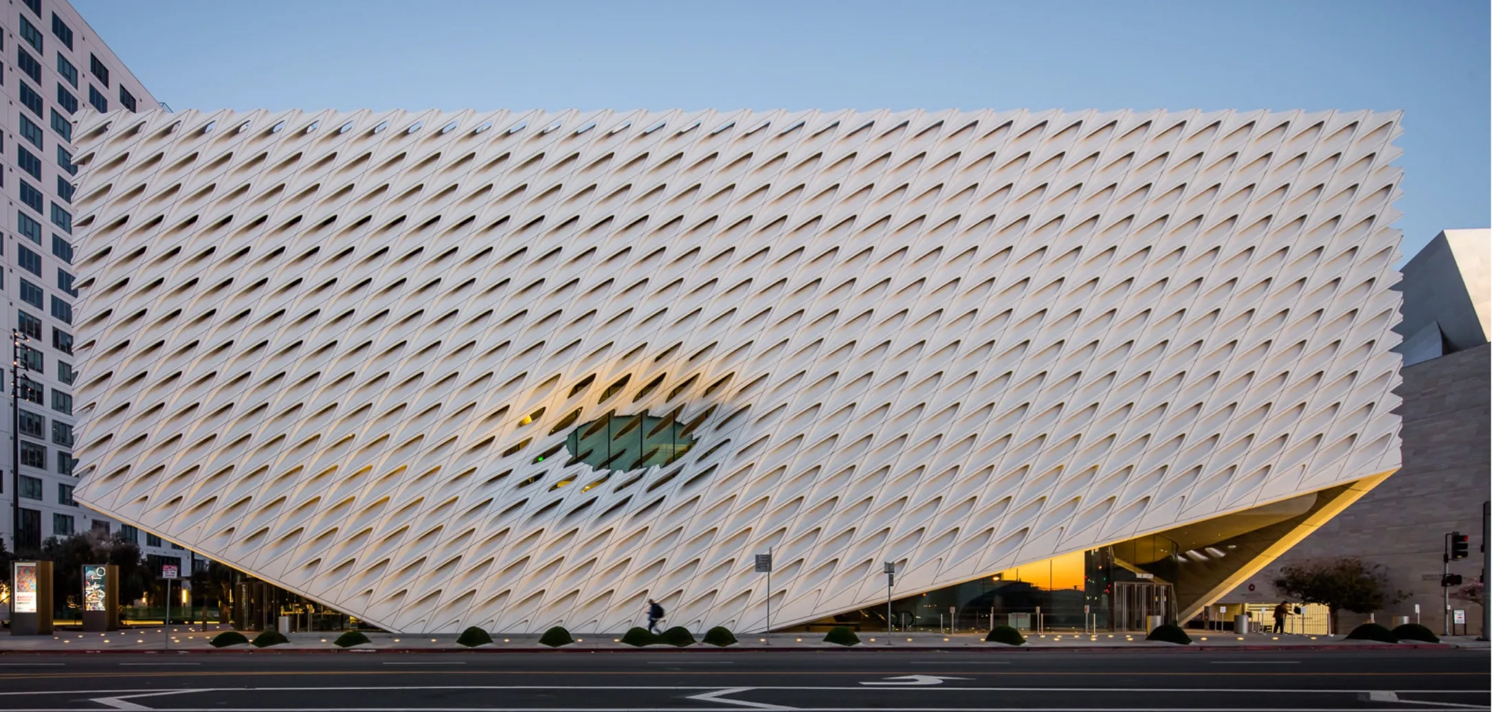 image-thebroad@2x.jpg